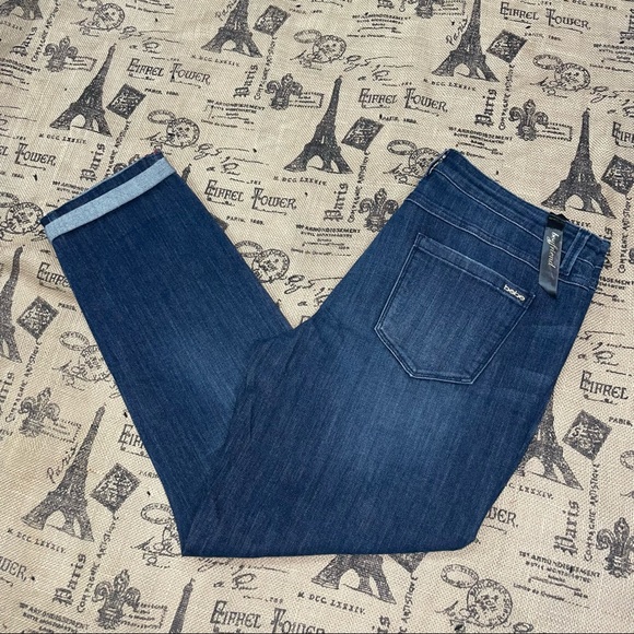 Bebe NWT! Boyfriend Washed Denim Scroll Jean Size 32